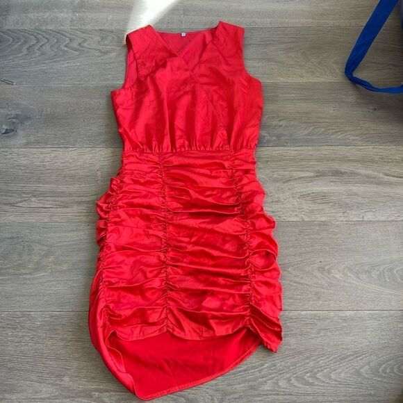 Superdown Farrah Ruched Dress Size S in Red - Picture 3 of 5